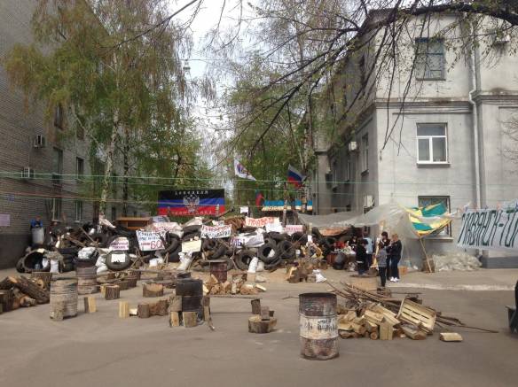 Barricades in Slavyansk. Photo: Aleksandr Sirota, Wikipedia