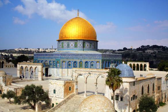 right-wing Israelis have been making renewed demands for Jews to be allowed to pray on the Temple Mount, which is also the site of the al-Aqsa Mosque, the third holiest site in Islam. Photo from Wikimedia Commons.