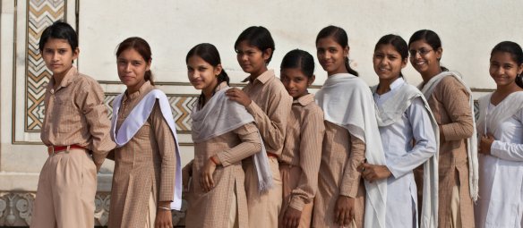 A school outing in Taj Mahal. Photo: Jason Miklian, PRIO