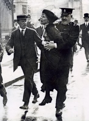 Suffragette Emmeline Pankhurst being arrested after protesting in London [1907-1914]. Via the National Archive of the Netherlands.