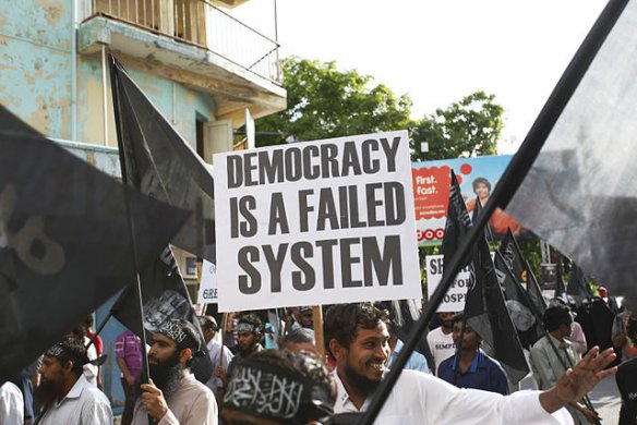 Anti-democracy, pro-Sharia public demonstration in Maldives, 2014. By RLoutfy.