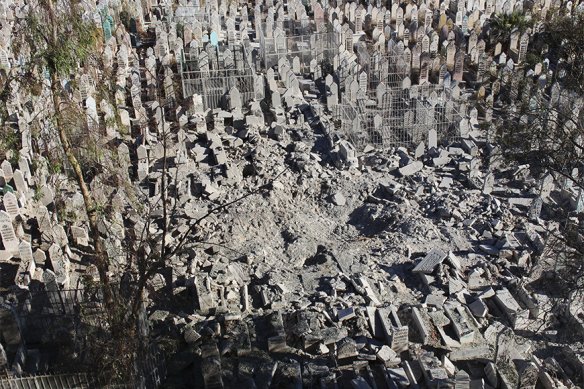 Cemetery in Aleppo hit by bombs.
